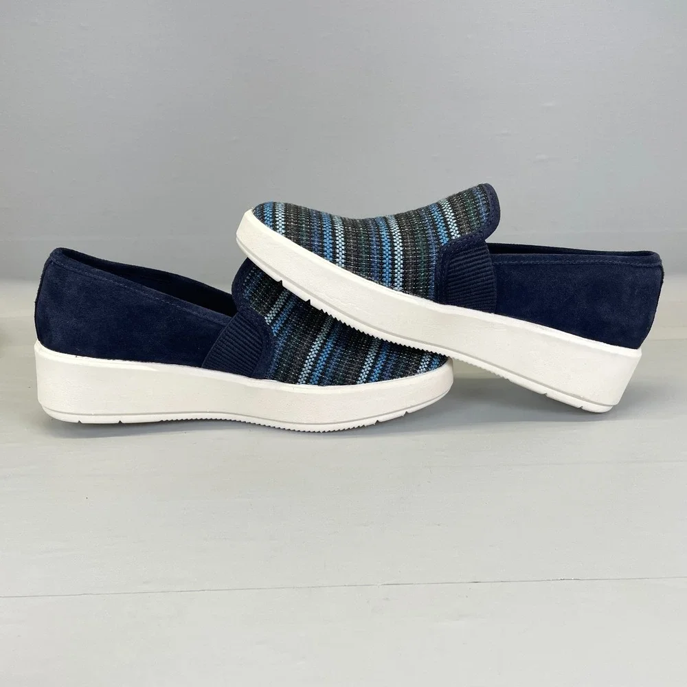 Clarks Layton Petal Shoes Womens Size 7.5 Blue Slip On Platform Comfort Sneakers